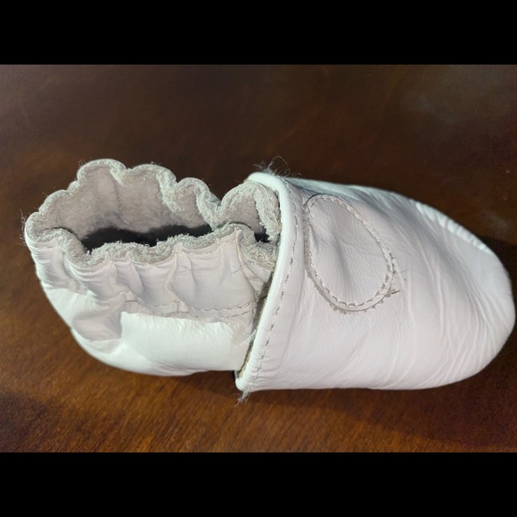Robeez white leather booties Infant size 0 - Picture 3 of 7